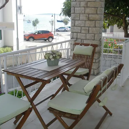 Mateo - 60m From Sea Apartment